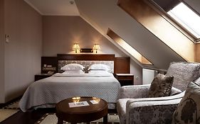 Готельно-ресторанний комплекс «AllureInn»